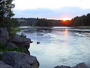 files/ffi/pictures/Dest/USA03/yellowstonesunset.jpg